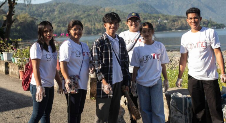 Congregation and GWS in Mataas na Kahoy lend a hand, clean coast