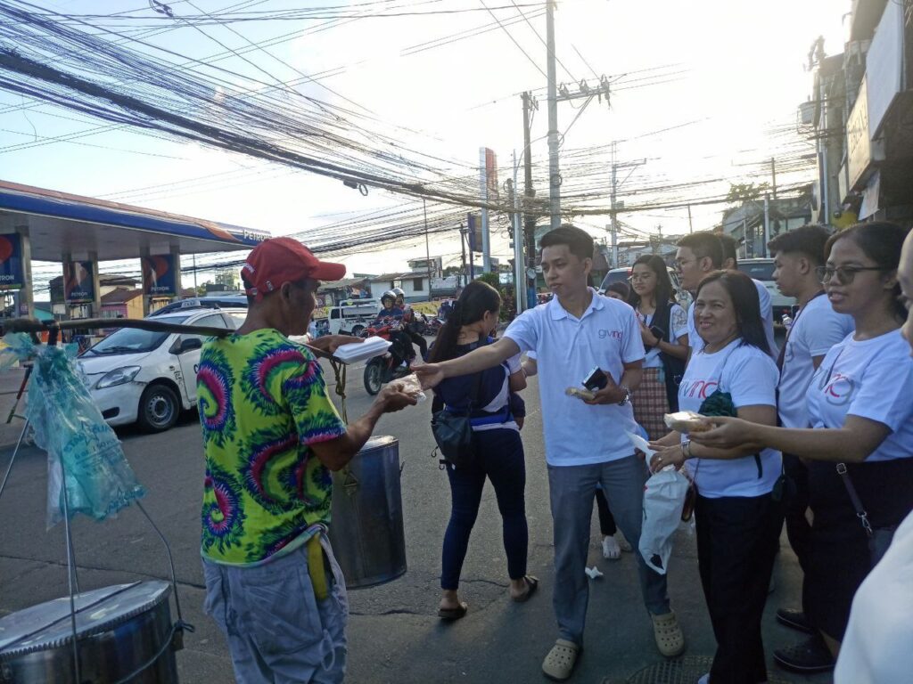 Batasan Hills 1 brethren give free snacks at Freedom Park 1