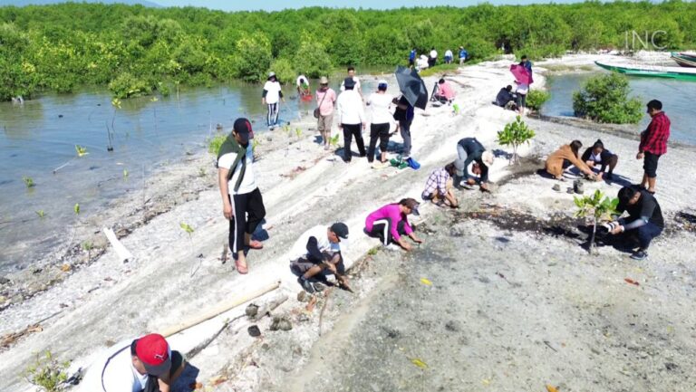Planting 500 mangrove seedlings in Orani, Bataan under INC Giving project