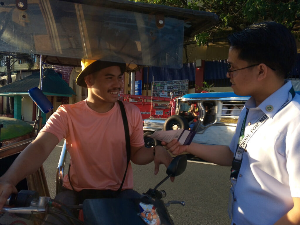 Thousands in Metro Manila receive copies of the Pasugo magazine