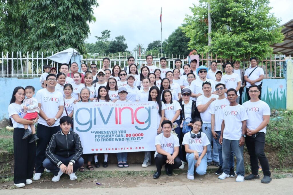 Sibulan Congregation extends helping hand to students in Maningcao