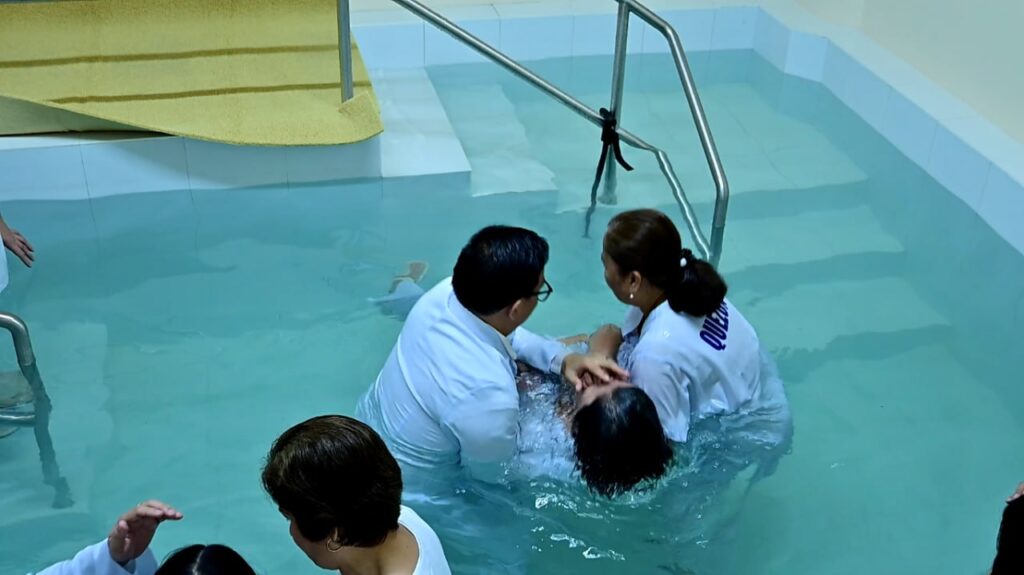 Districts in Metro Manila hold baptism