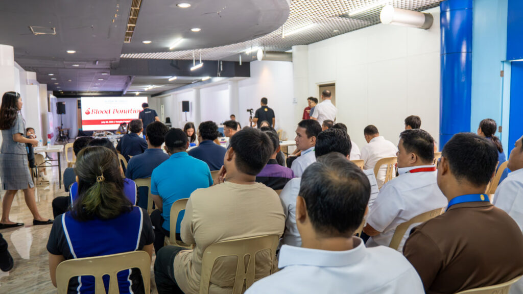 Hundreds volunteer for Central District blood donation drive