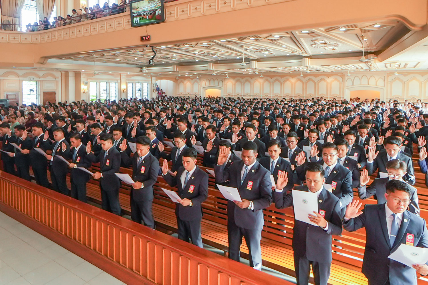 Ministerial students from Tarlac City SFM practicum center take oath to become ministerial workers in the Church, Tarlac City Congregation, Philippines, May 9, 2026. They are among the 1,138 who took oath at various SFM practicum centers connected via livestreaming. On that gathering, a total of 1,301 ministerial students graduated with the degree of Bachelor of Pastoral Studies and Evangelism (BPSE).